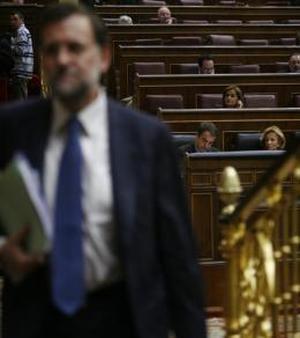 Zapatero da dos meses para cerrar cuatro pactos y Rajoy le exige un cambio de rumbo