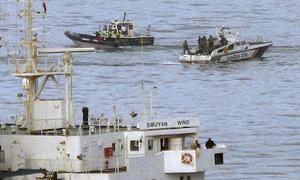La Royal Navy hostiga a una patrullera de la Guardia Civil en aguas españolas