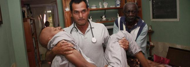 El disidente cubano Guillermo Fariñas ingresa en cuidados intensivos  tras perder el conocimiento