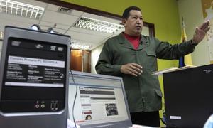 Chávez asegura que no controlará internet