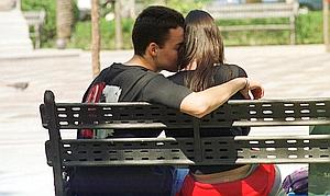 ¿Amigo con «derecho a roce» o pareja?