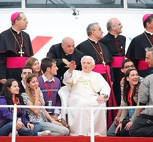 El Papa reza y llora con ocho víctimas de abusos sexuales en Malta