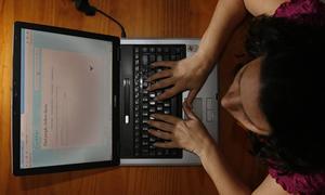 Las mujeres usan Internet para informarse sobre salud o empleo y los hombres prefieren el ocio