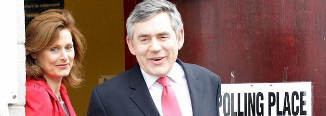 Los primeros sondeos dan como vencedor a Cameron, aunque sin mayoría absoluta