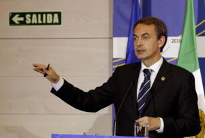 EFE  Zapatero, durante la rueda de prensa que ofreció ayer tras la cumbre UE-México en Comillas