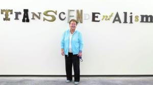 LUIS ASÍN  Helga de Alvear, junto a la obra «Transcendentalism», de Jack Pierson (2000)