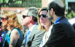 Simoneta y su ex marido (a la derecha), el sábado en la Primera Comunión de su hija María