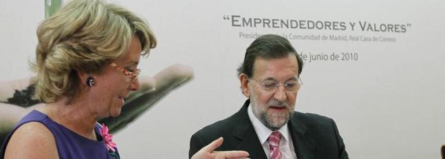 Un micro capta una conversación en la que Esperanza Aguirre reconoce a Rajoy que ha dicho «barbaridades» sobre la reforma laboral