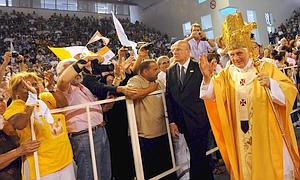 El Papa invita a los cristianos de Medio Oriente a «derribar las barreras» con  sus vecinos