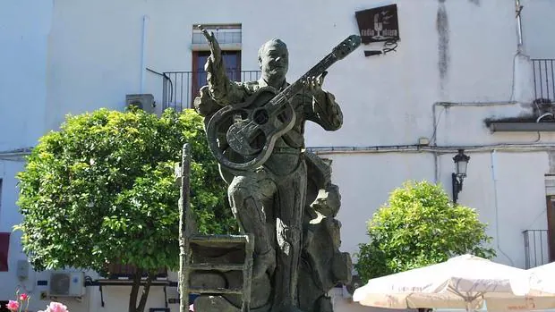 Monumento en Utrera al artista Enrique Montoya/ A.F.