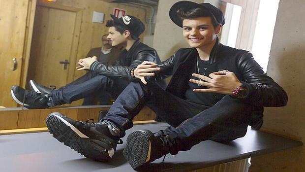 El cantante Abraham Mateo firmará discos en el aparcamiento del Bahía Sur