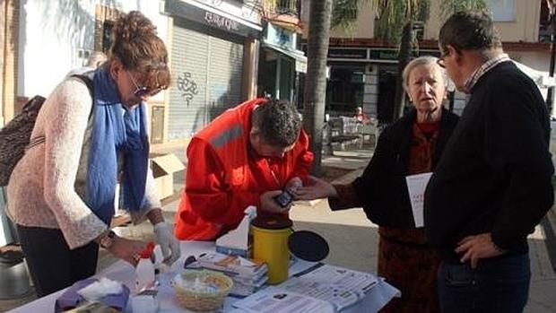 Una de las mesas informativas instaladas/A. Calderón