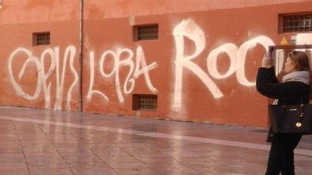 La pintada del palacio arzobispal de Granada mide unos 10 metros