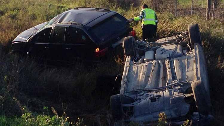 Dos vehículos se salieron de la vía tras colisionar/ P.C