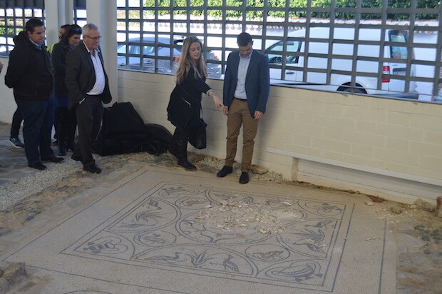 Visita de las autoridades a la Villa Romana tras el expolio
