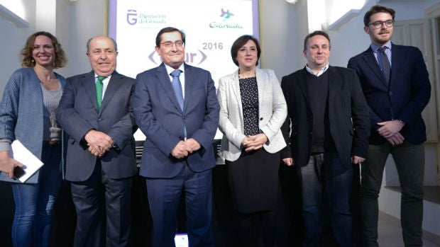 Representantes institucionales durante la presentación de Fitur en Granada