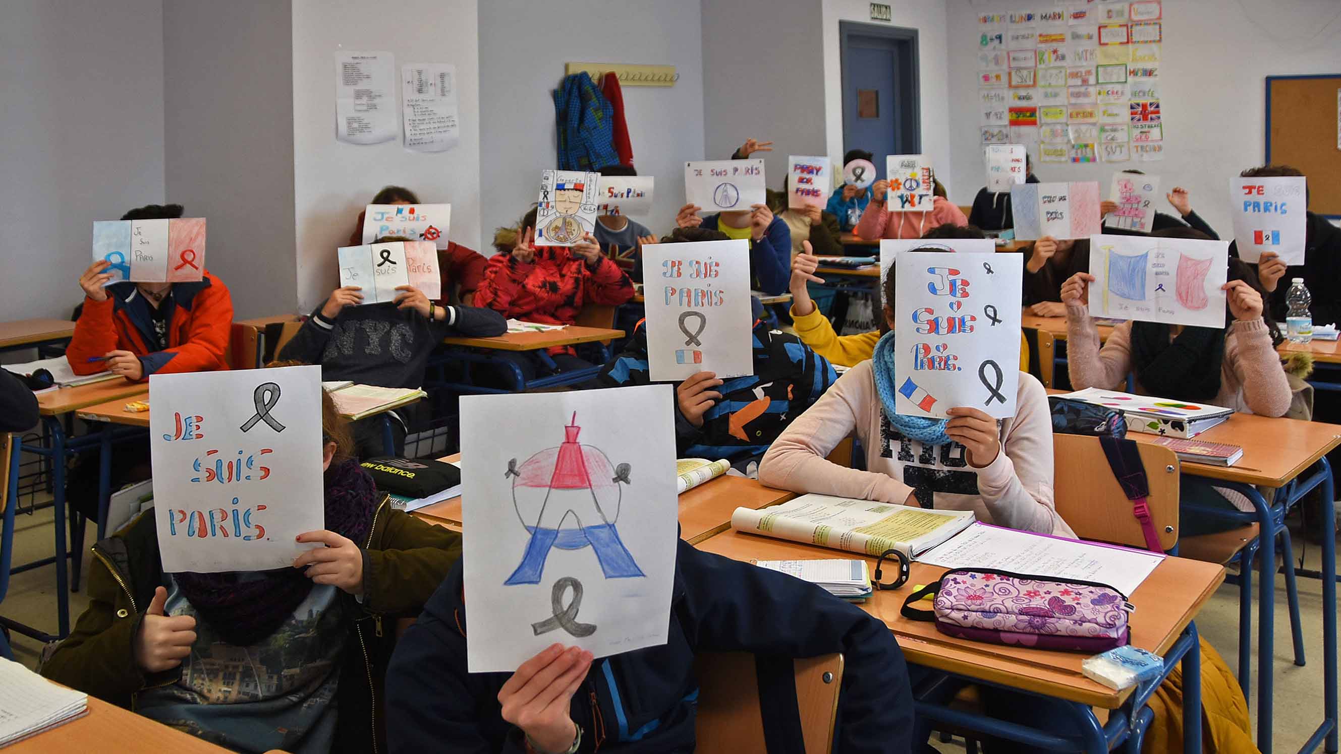 La alcaldesa de París agradece el bonito gesto de un grupo de estudiantes de Utrera