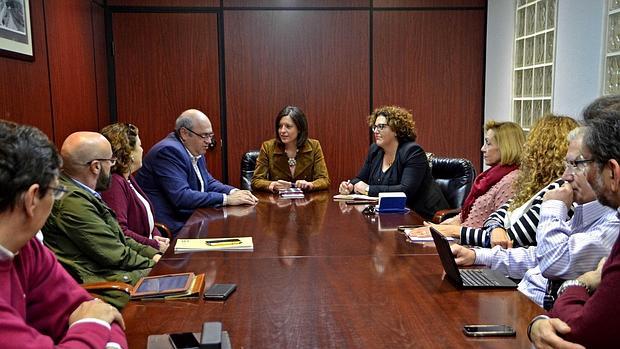 Un momento de la reunión entre responsables municipales y de Salud