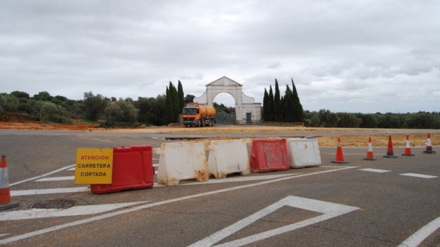 Obras en la carretera de Montequinto / L.MONTES