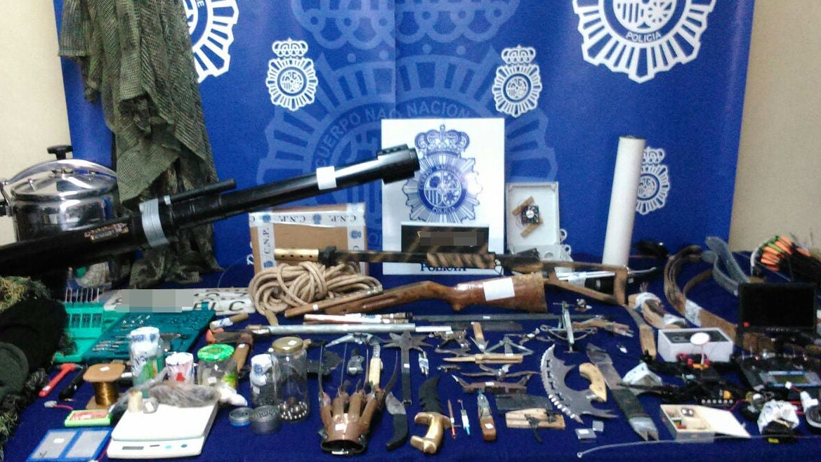 Detenido en Jaén un hombre que enseñaba a fabricar armas indetectables a través de vídeos por internet