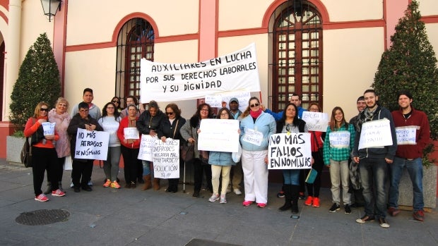 Las trabajadoras se han manifestado este viernes en el Ayuntamiento