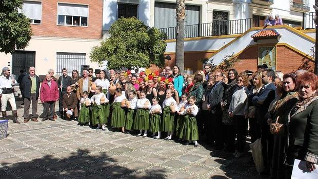 Participantes en el homenaje a María Bellido.