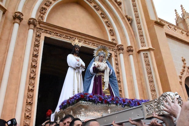 Jesús Cautivo y María Santísima de la Trinidad en su traslado el Sábado de Pasión