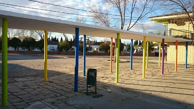 Las columnas del patio del colegio están fabricadas con amianto.