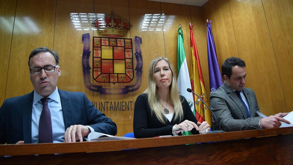 Víctor Santiago, Salud Anguita e Iván Martínez, ex concejales de Ciudadanos.