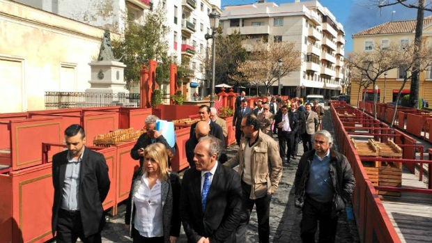 La alcaldesa de Jerez recorre la Carrera Oficial