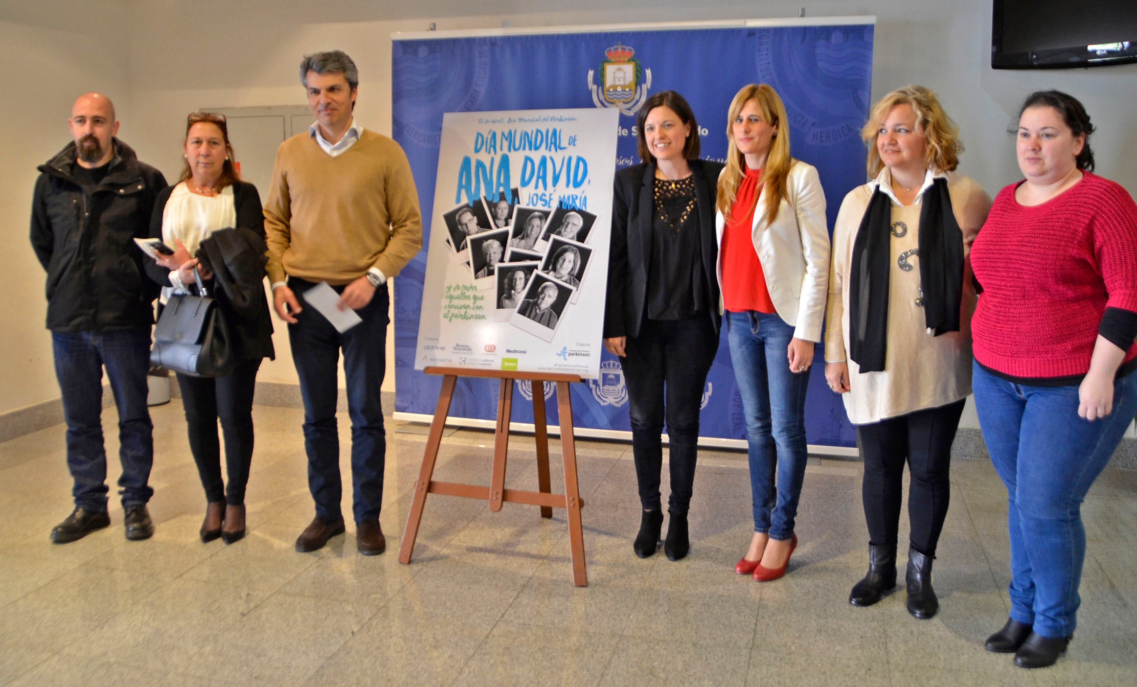 Foto de familia tras concluir la presentación de las actividades