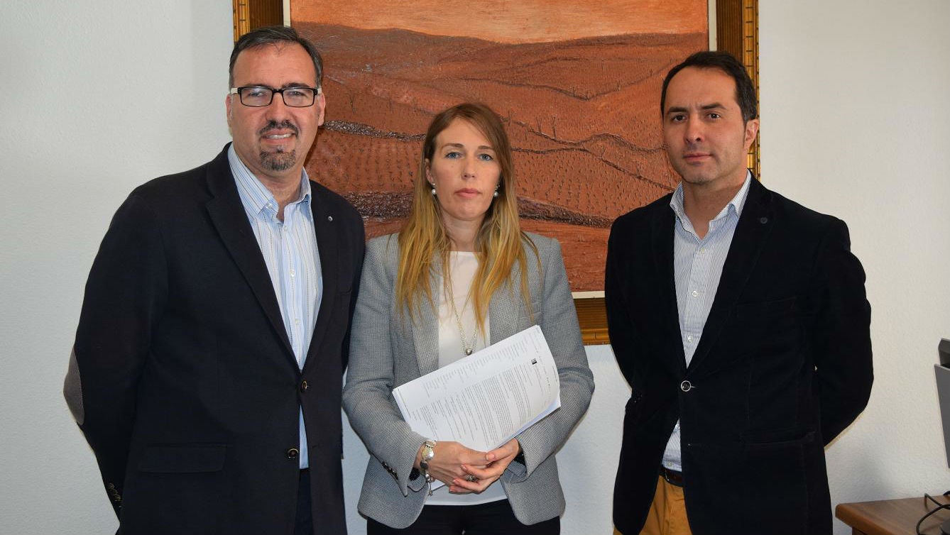 Los ex concejales de Ciudadanos Víctor Santiago, Salud Anguita e Iván Martínez.