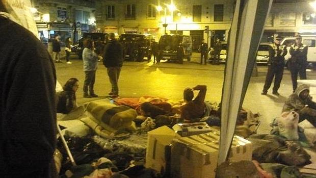 Agentes de polícia desalojan de madrugada la acampada del SAT en la Puerta del Sol