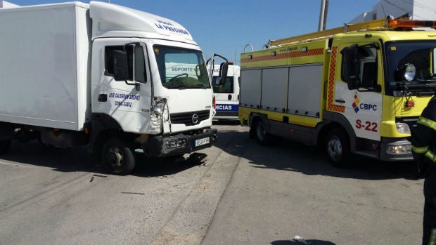 Bomberos socorren al afectado