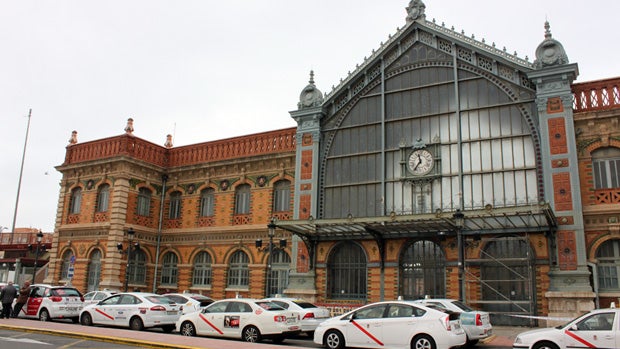 Fachada de la estación del ferrocarril