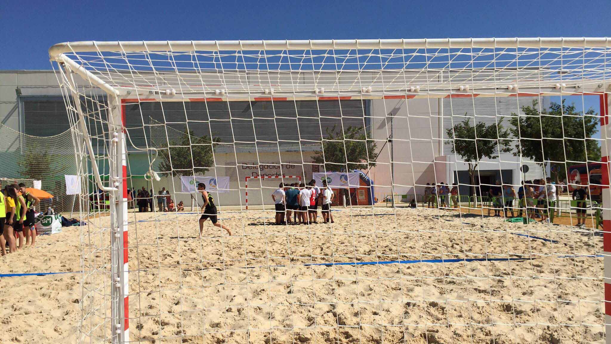 La playa ha llegado a Utrera con este torneo de balonmano