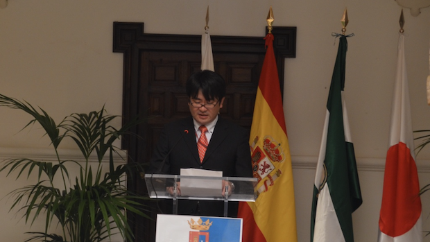 El agregado cultural de la Embajada de Japón en su visita al monasterio