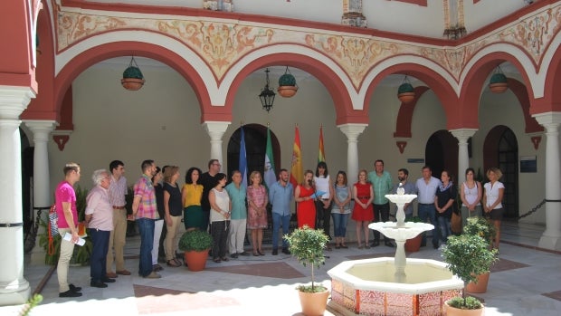 El acto institucional se desarrolló en el patio del Ayuntamiento