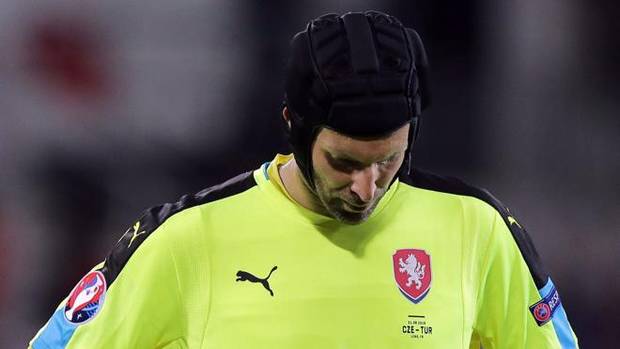 Peter Cech vistiendo la camiseta de la selección checa durante la Eurocopa 2016.