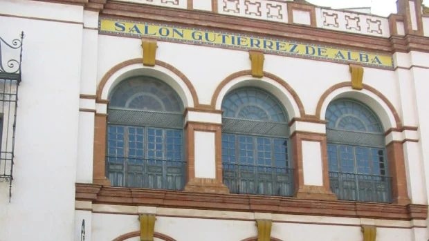El teatro es una construcción de estilo regionalista de Juan Talavera