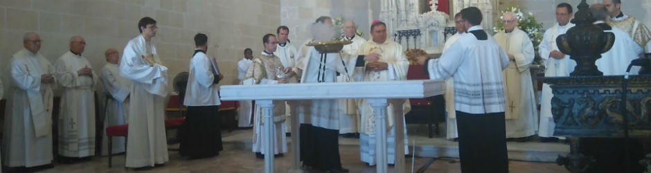 Monseñor José Mazuelos consagra hoy el altar de Santiago