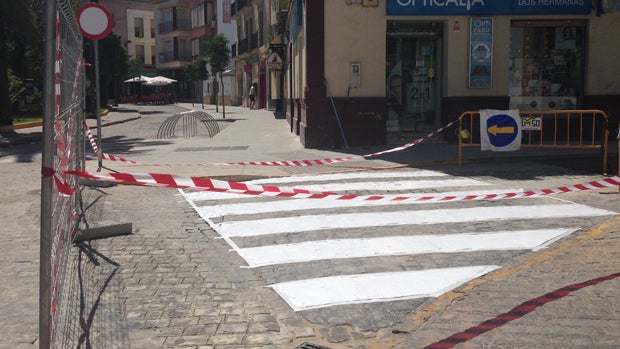 Trabajos de repintado en una calle del centro