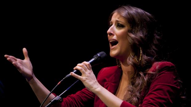 La cantante onubense Argentina en un concierto