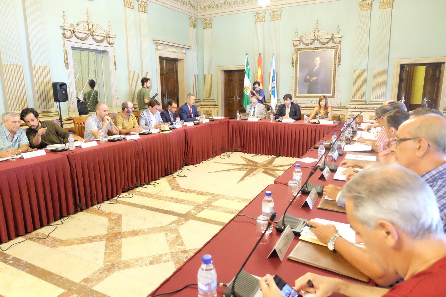 Miembros de la Mesa de los Fosfoyesos reunidos en el Ayuntamiento