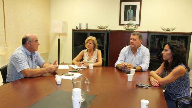 Oña reunida con los representantes de los trabajadores