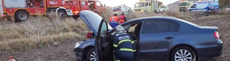 El coche dio varias vueltas de campana y vueltas laterales