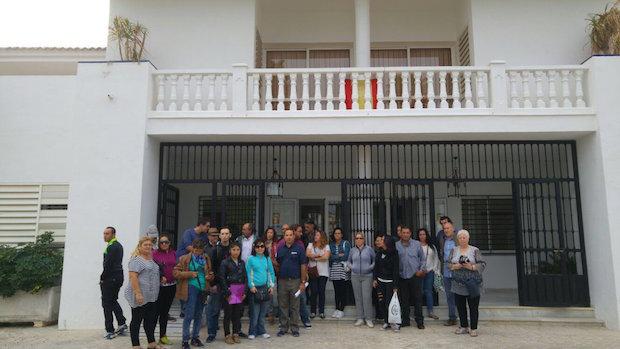 Más de 40 familias «okupas» de Espartinas protestan por el corte de agua