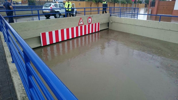 Túnel inundado durante las pasadas lluvias / J.M.L.