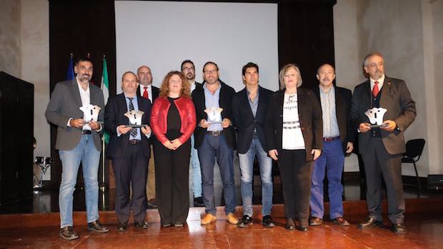 Cayetano Rivera con los premiados de este años en la Gala del Turismo y las autoridades
