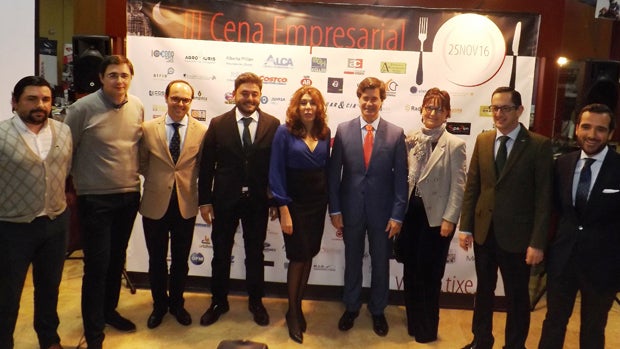 Miguel Rus con empresarios y representantes de Dos Hermanas